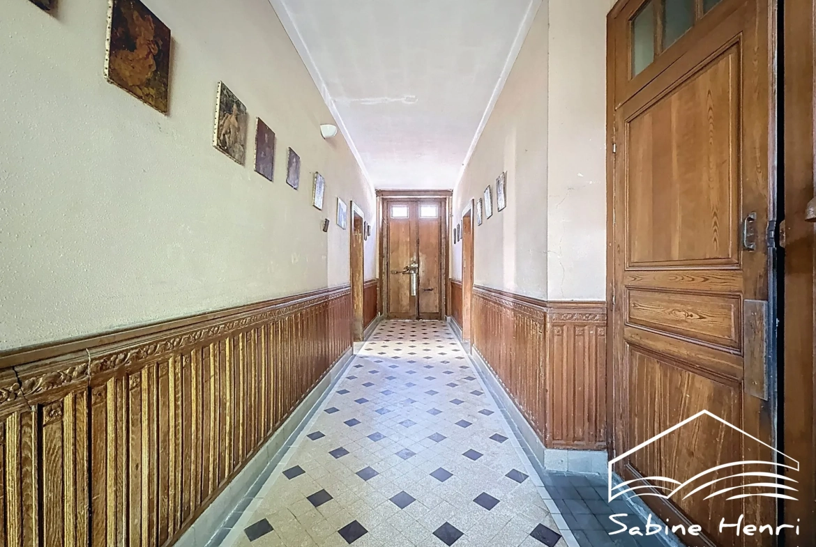 Maison ancienne à rénover avec grand jardin au centre-ville de Carmaux 