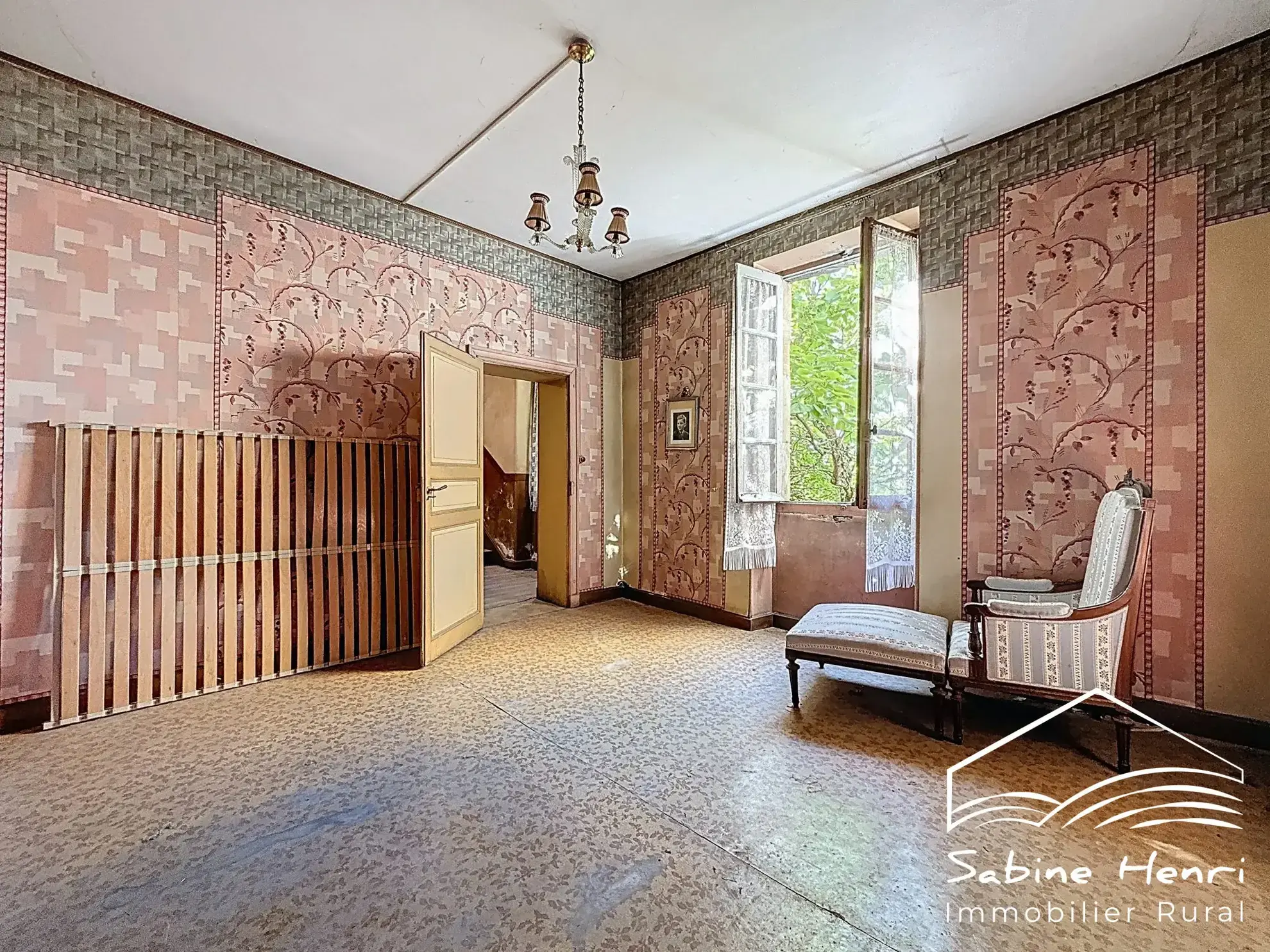 Maison ancienne à rénover avec grand jardin au centre-ville de Carmaux 
