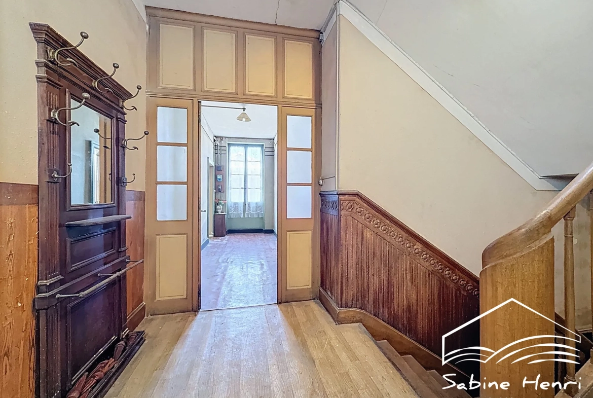 Maison ancienne à rénover avec grand jardin au centre-ville de Carmaux 