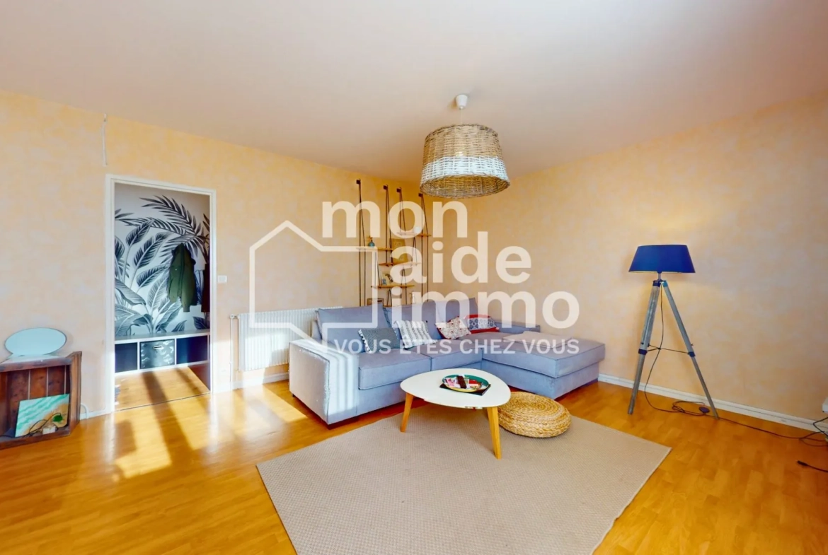Appartement T4 rénové à Libourne avec balcon et parking – Spacieux et lumineux 