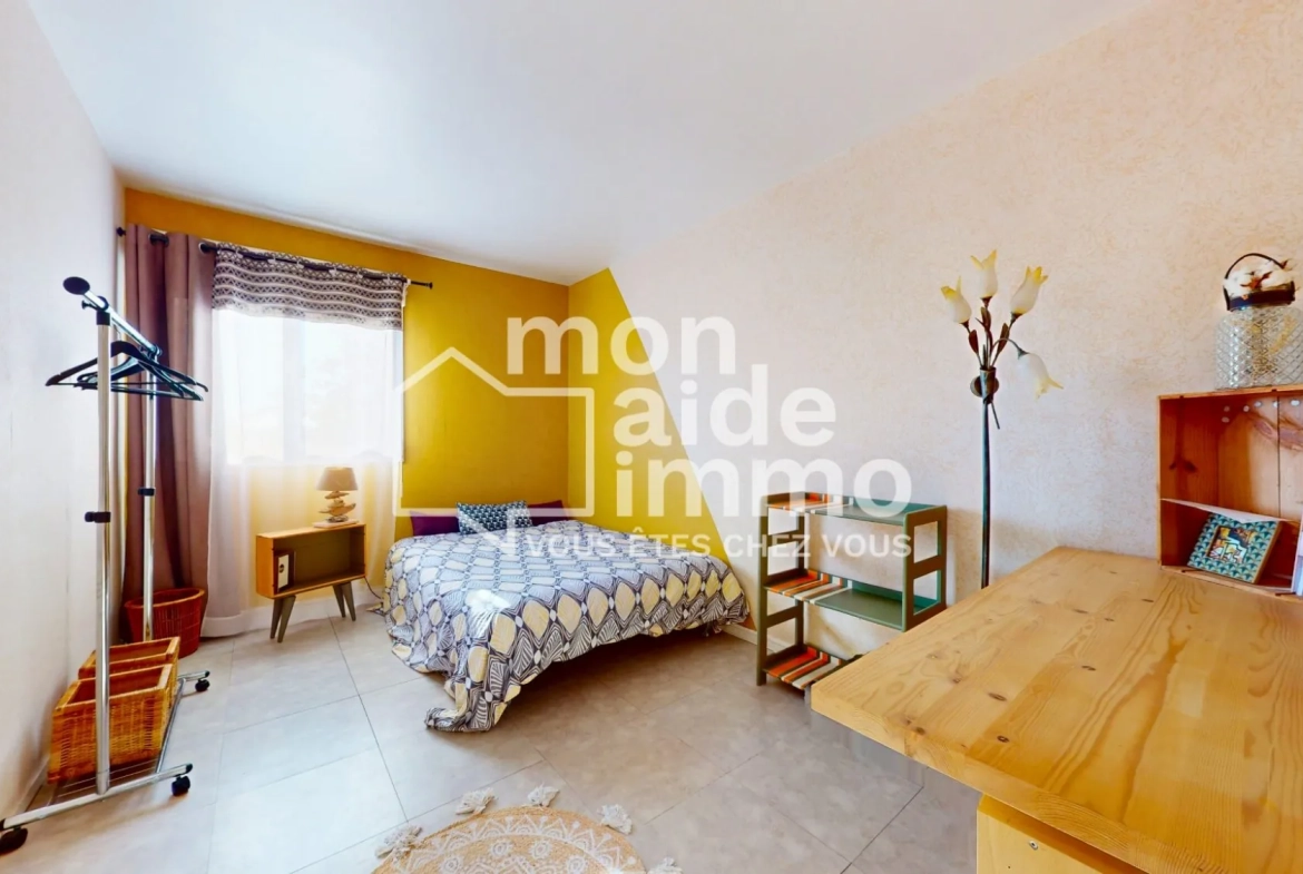 Appartement T4 rénové à Libourne avec balcon et parking – Spacieux et lumineux 