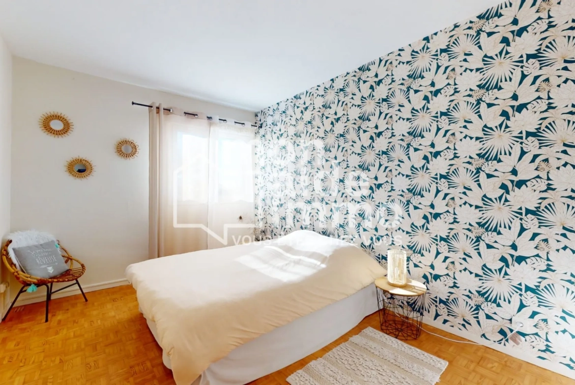 Appartement T4 rénové à Libourne avec balcon et parking – Spacieux et lumineux 