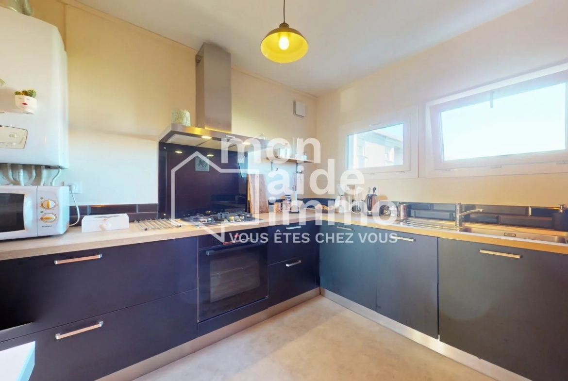 Appartement T4 rénové à Libourne avec balcon et parking – Spacieux et lumineux 