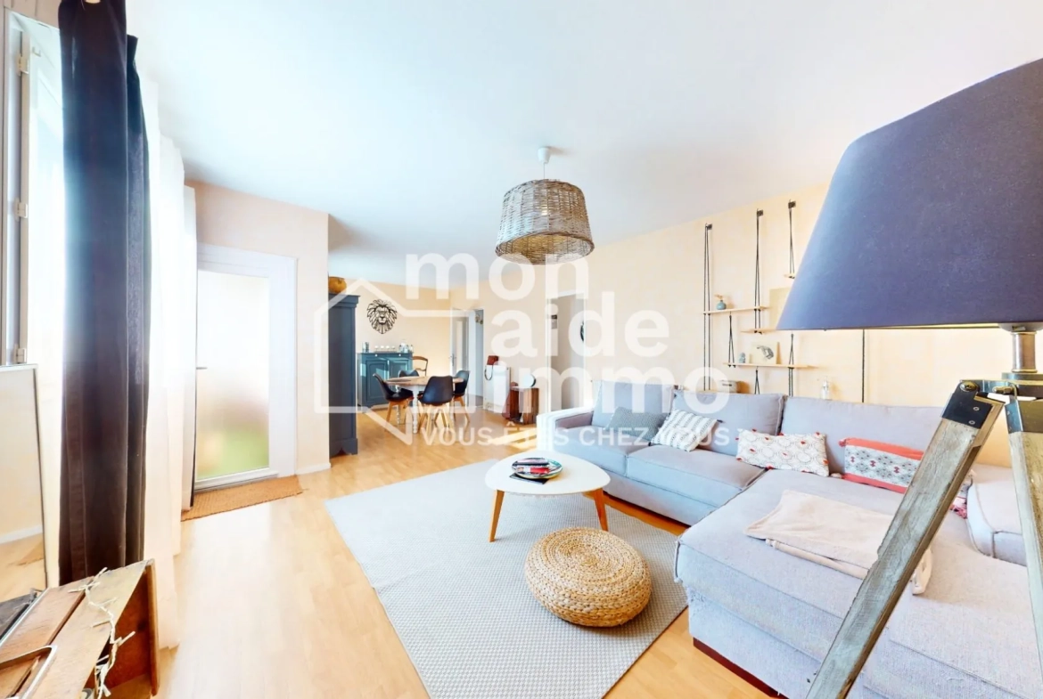 Appartement T4 rénové à Libourne avec balcon et parking – Spacieux et lumineux 