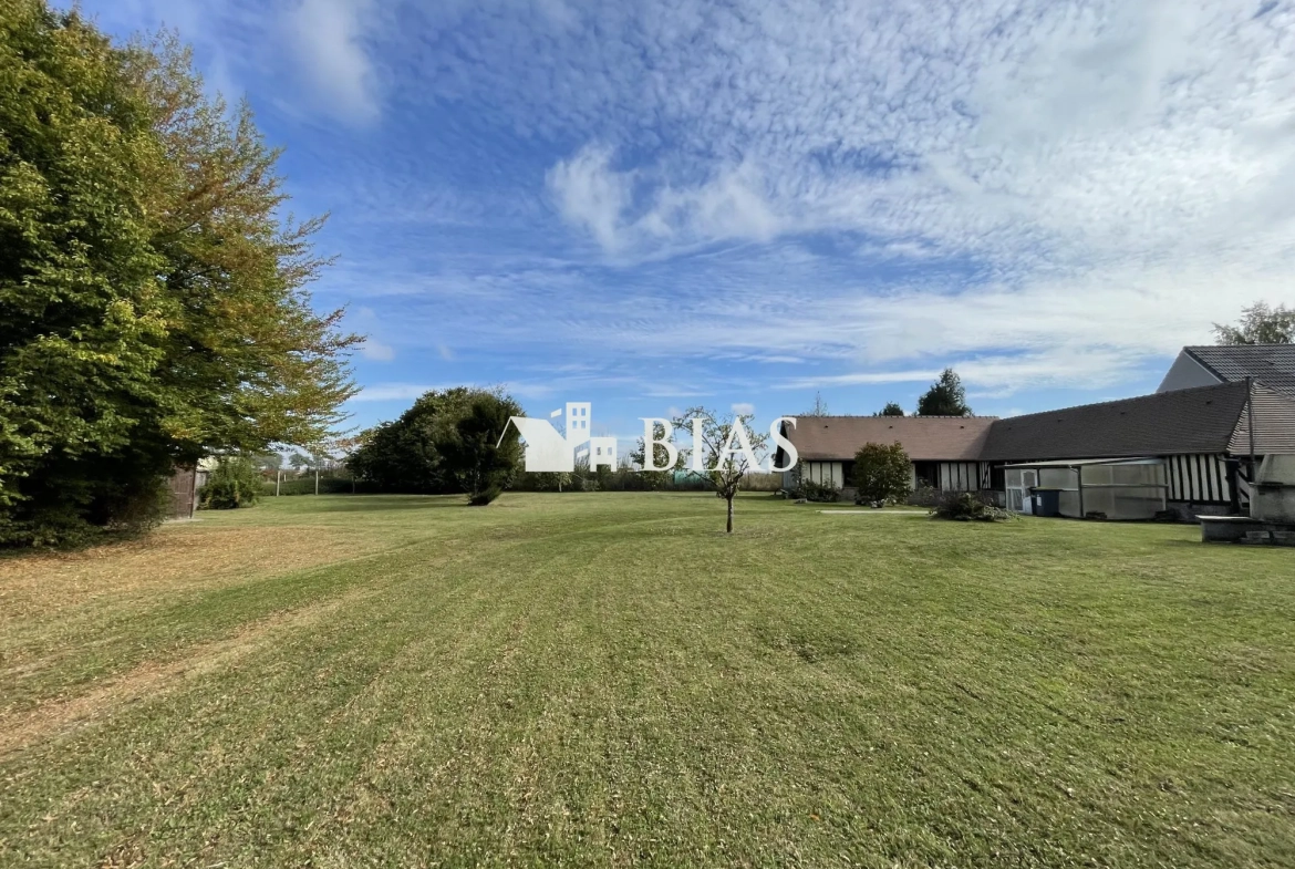 Maison de plain-pied à vendre au Neubourg avec garage et terrain spacieux 