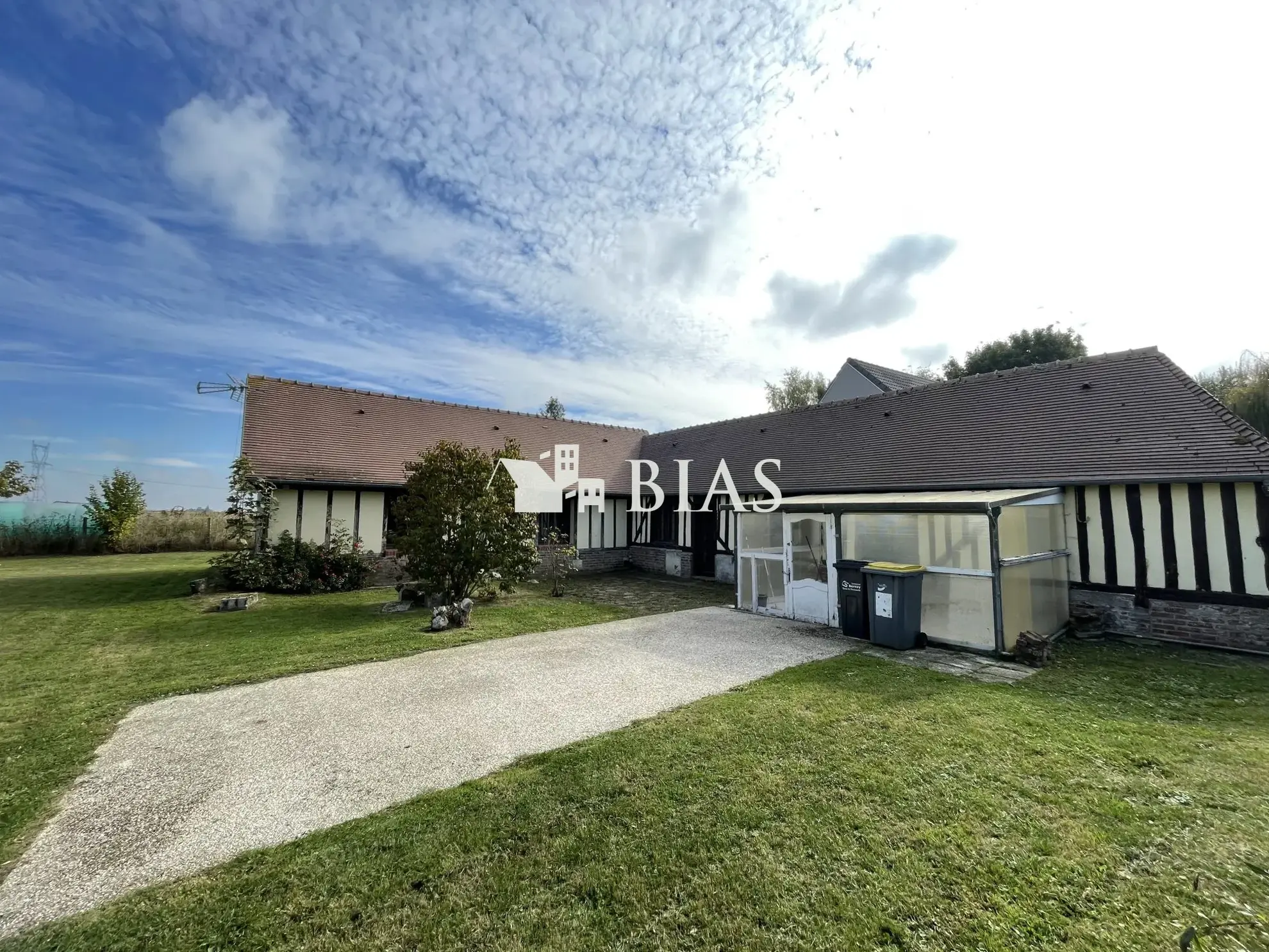 Maison de plain-pied à vendre au Neubourg avec garage et terrain spacieux 