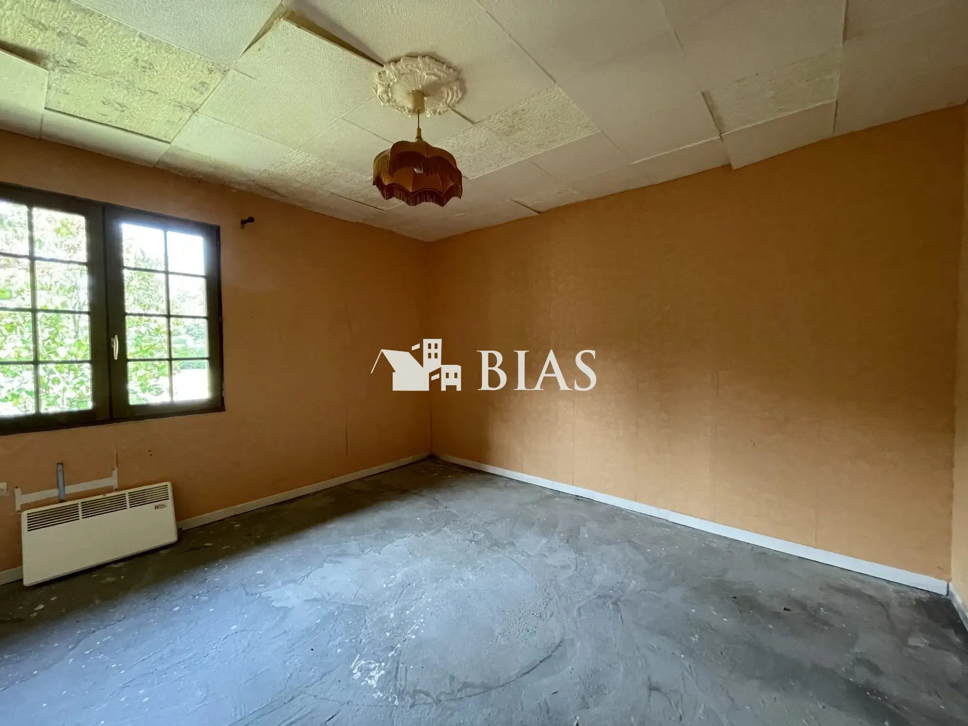 Maison de plain-pied à vendre au Neubourg avec garage et terrain spacieux 