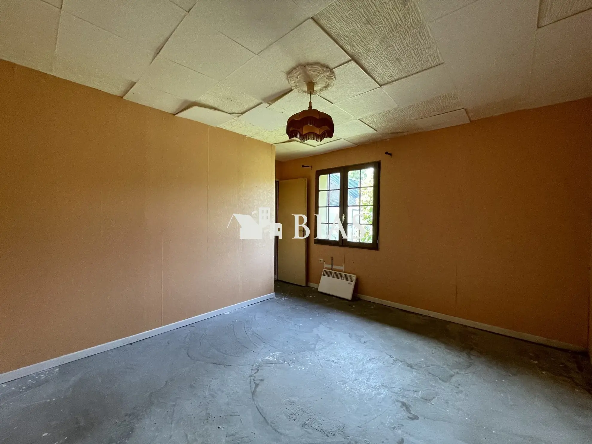 Maison de plain-pied à vendre au Neubourg avec garage et terrain spacieux 