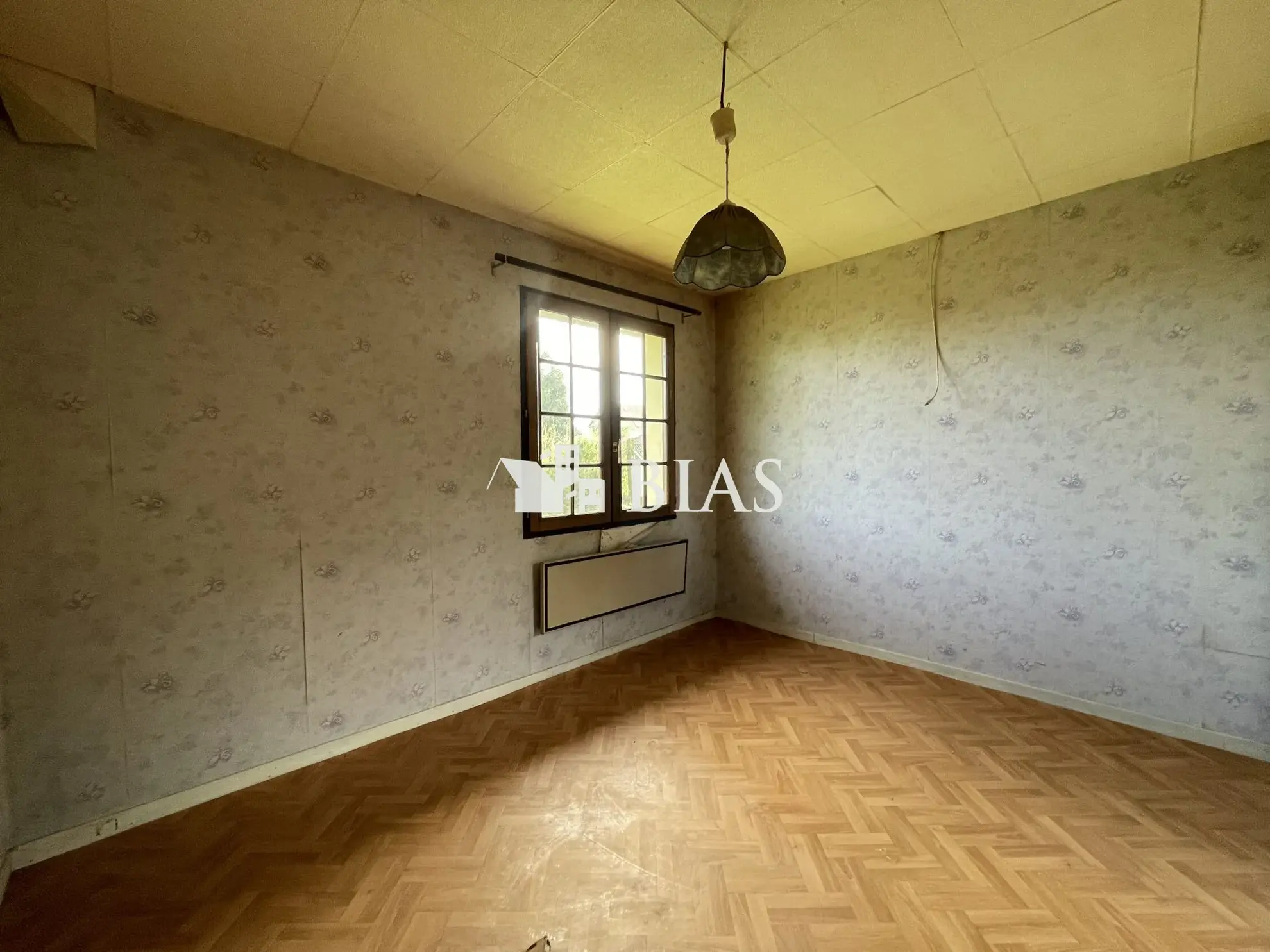 Maison de plain-pied à vendre au Neubourg avec garage et terrain spacieux 