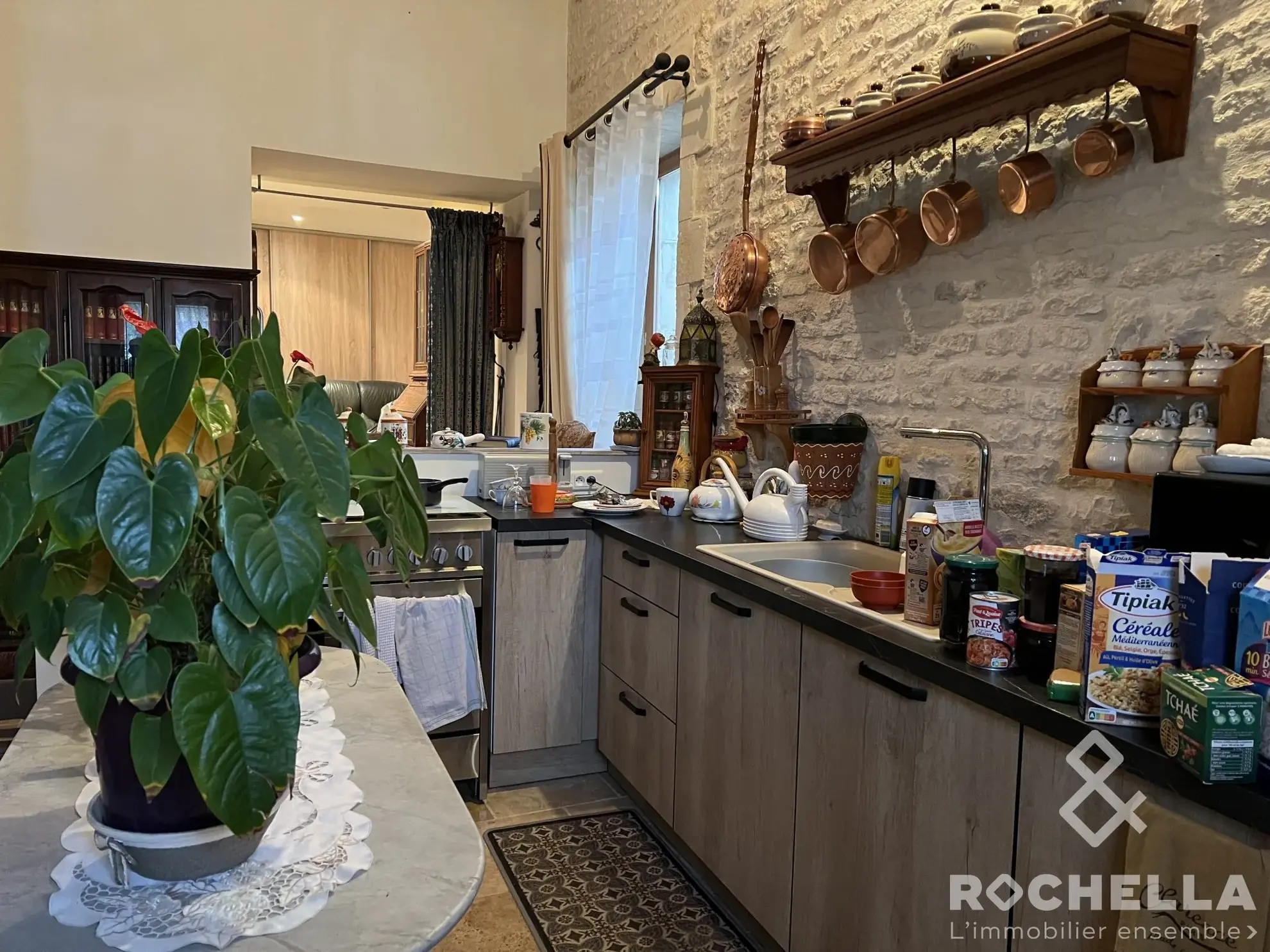 Maison ancienne à rénover avec grand potentiel près de Matha 