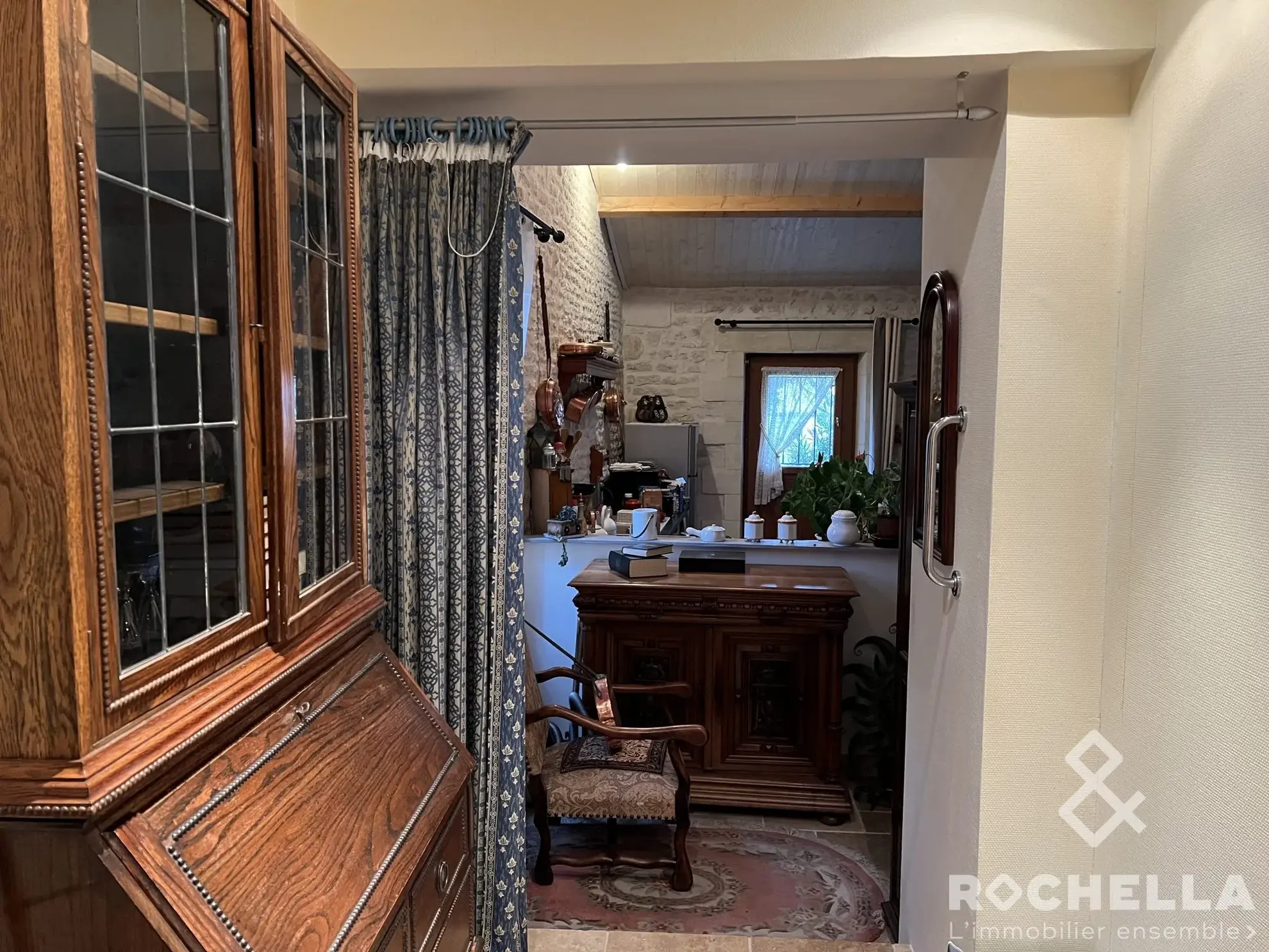 Maison ancienne à rénover avec grand potentiel près de Matha 