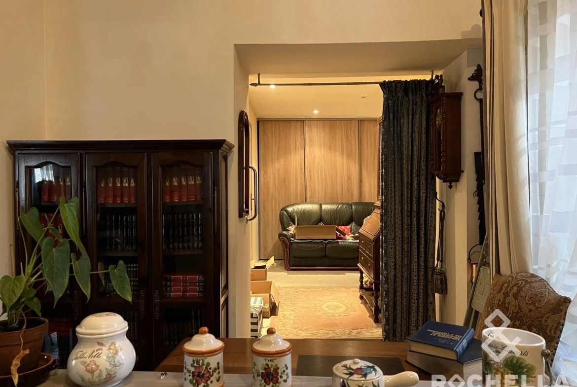 Maison ancienne à rénover avec grand potentiel près de Matha 