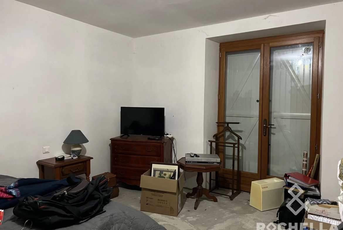 Maison ancienne à rénover avec grand potentiel près de Matha 