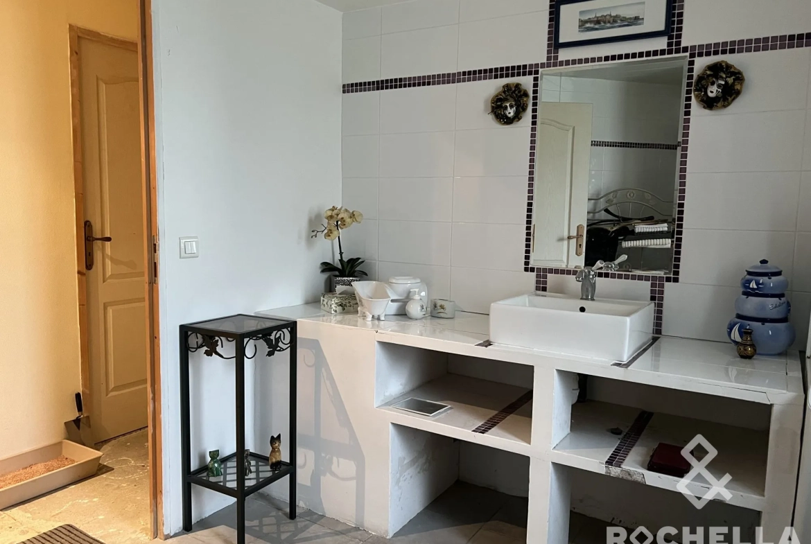 Maison ancienne à rénover avec grand potentiel près de Matha 