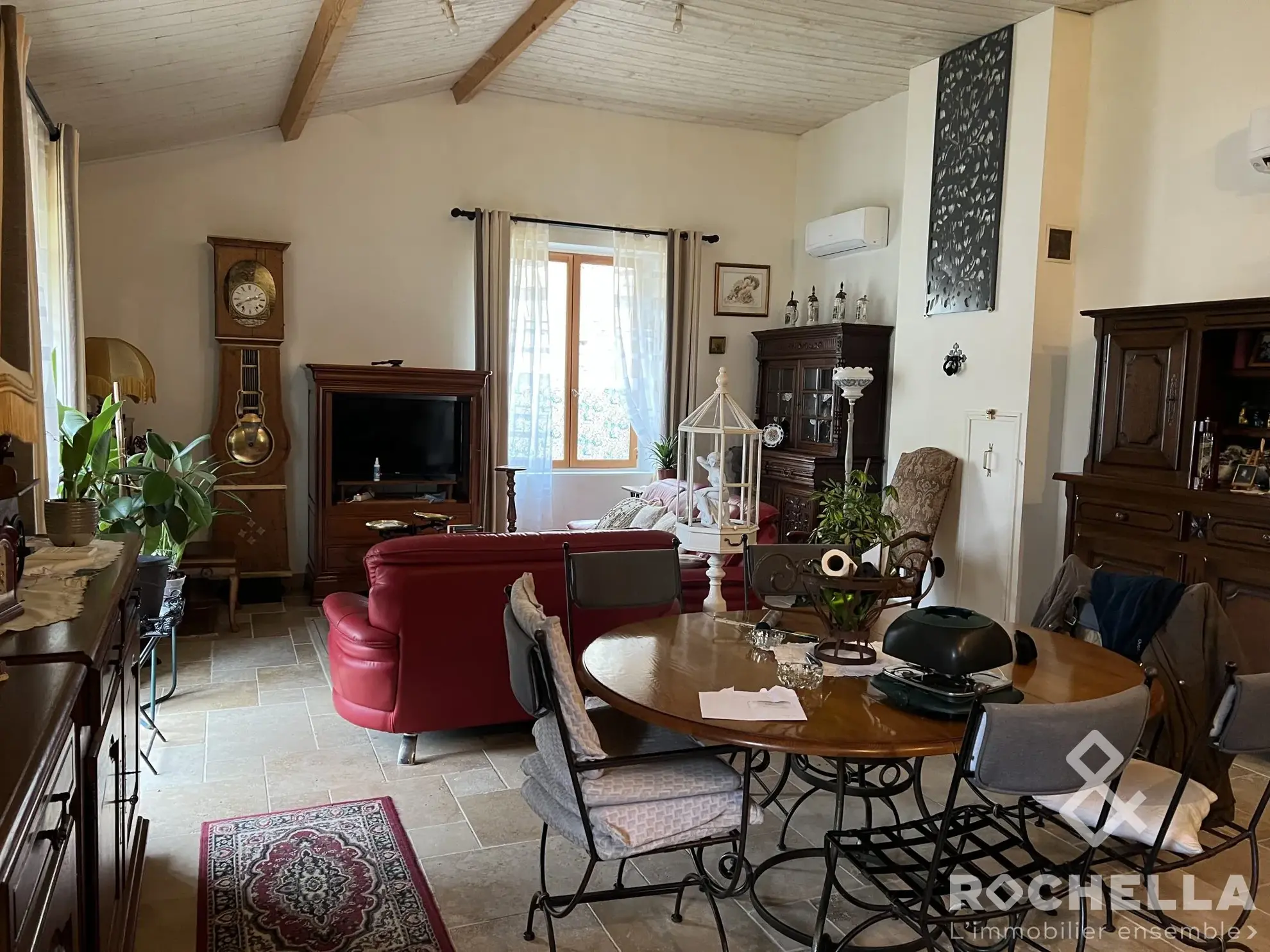Maison ancienne à rénover avec grand potentiel près de Matha 