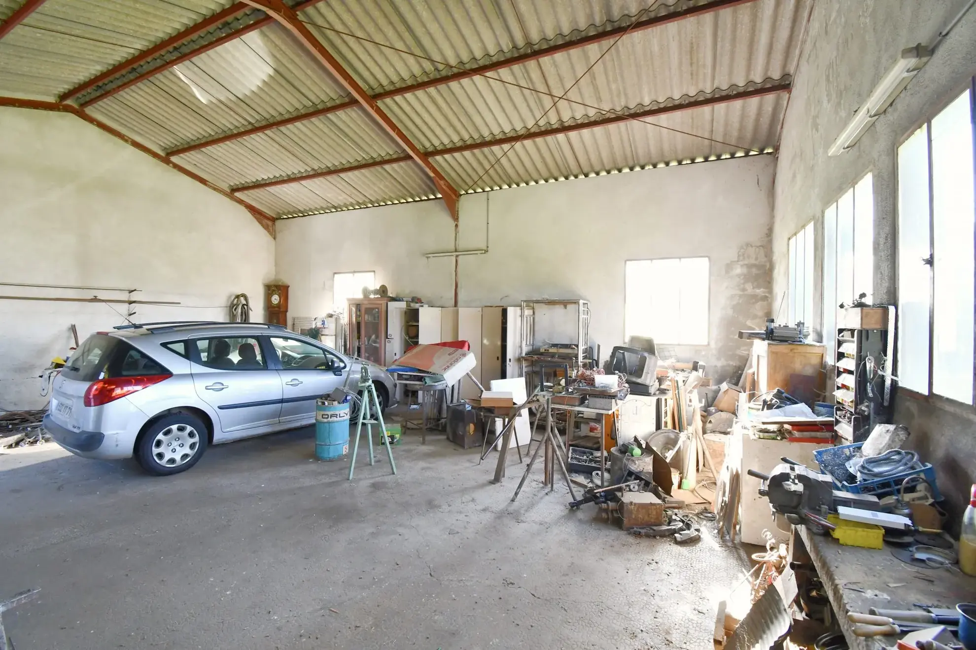 Longère avec grand terrain, dépendances et hangar lumineux à Cussy-en-Morvan 