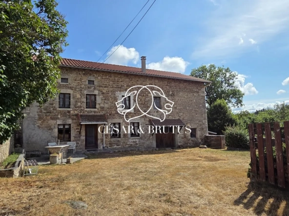 Ferme avec dépendances à Chomelix (43), 117 m² sur 7385 m² de terrain