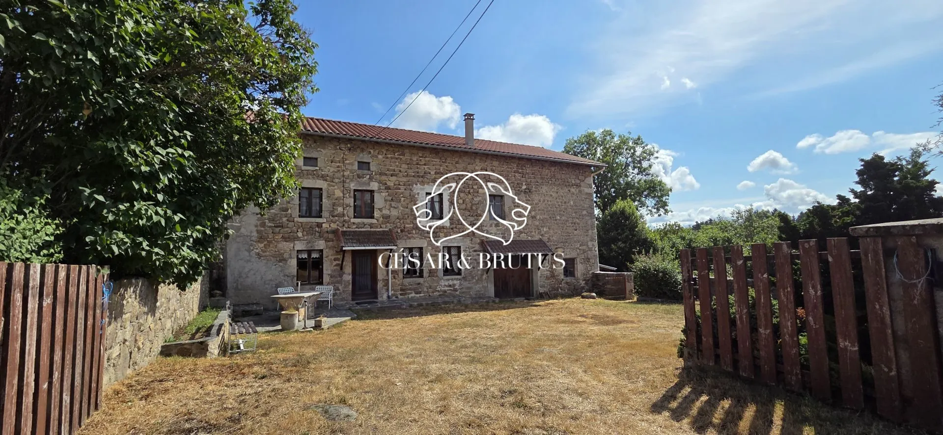 Ferme avec dépendances à Chomelix (43), 117 m² sur 7385 m² de terrain 