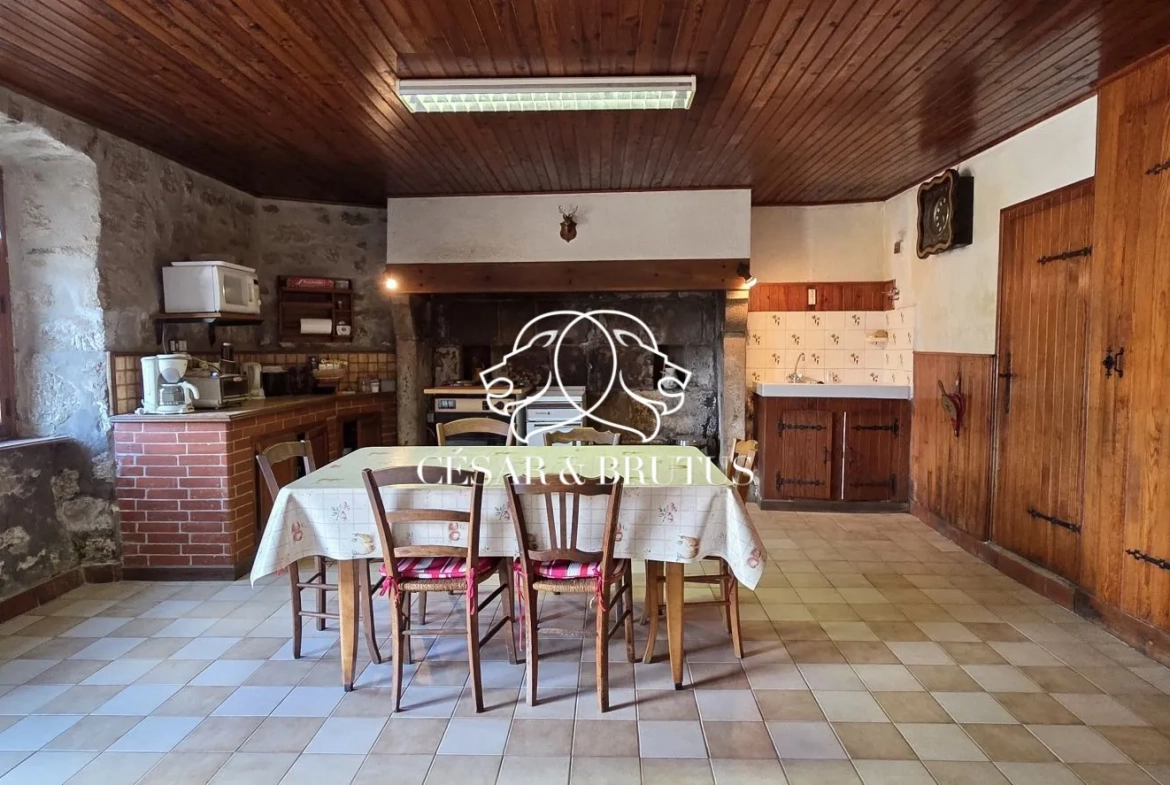 Ferme avec dépendances à Chomelix (43), 117 m² sur 7385 m² de terrain 
