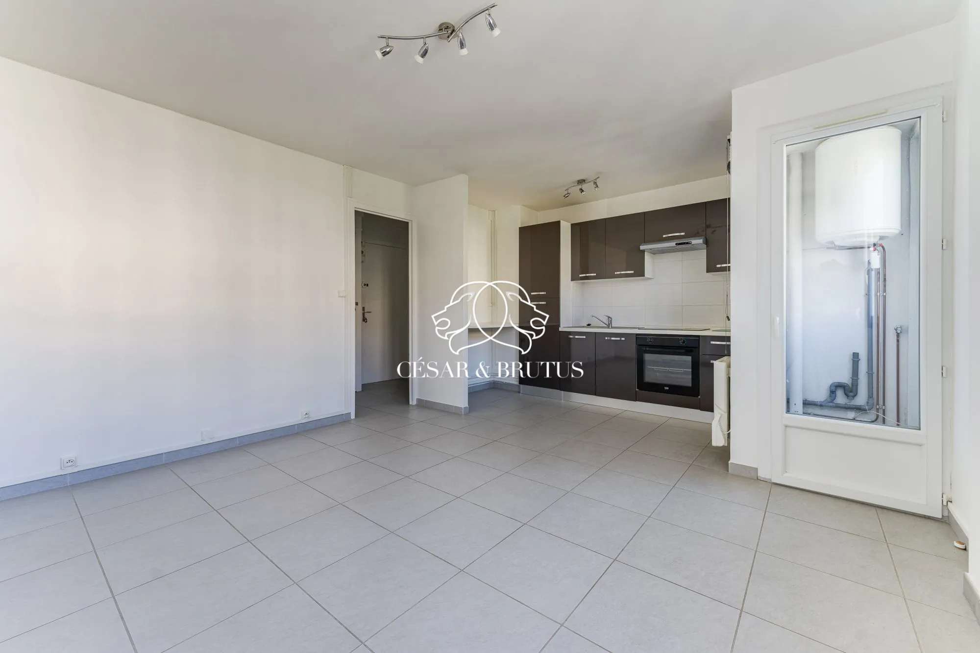 Appartement Lyon 8 - pièce à vivre 2 Charmant appartement 2 pièces avec loggia, parking et cave à Lyon 69008 