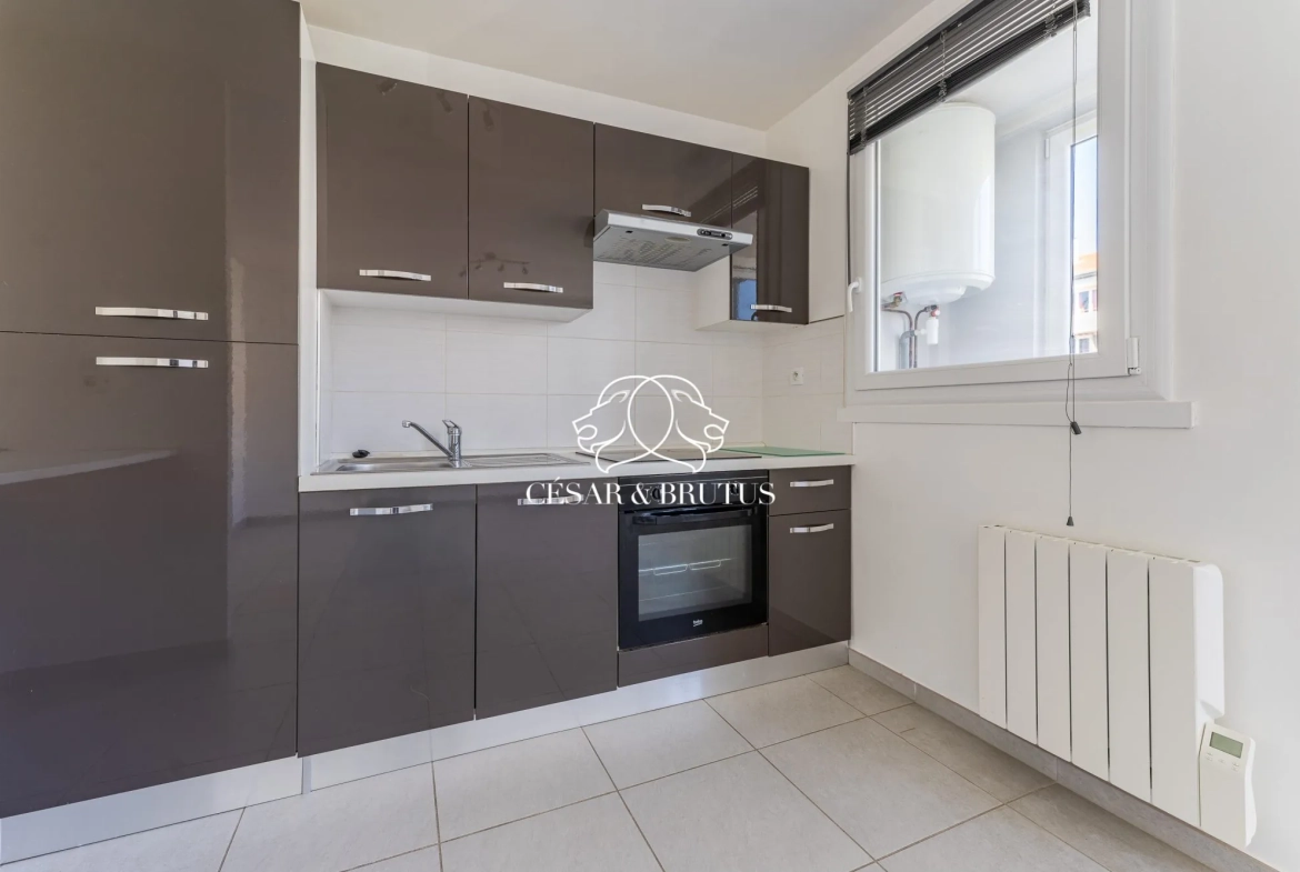 Appartement Lyon 8 - cuisine Charmant appartement 2 pièces avec loggia, parking et cave à Lyon 69008 