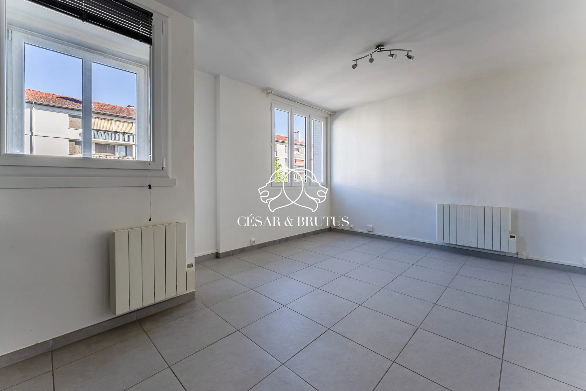 Appartement Lyon 8 - pièce à vivre 3 Charmant appartement 2 pièces avec loggia, parking et cave à Lyon 69008 