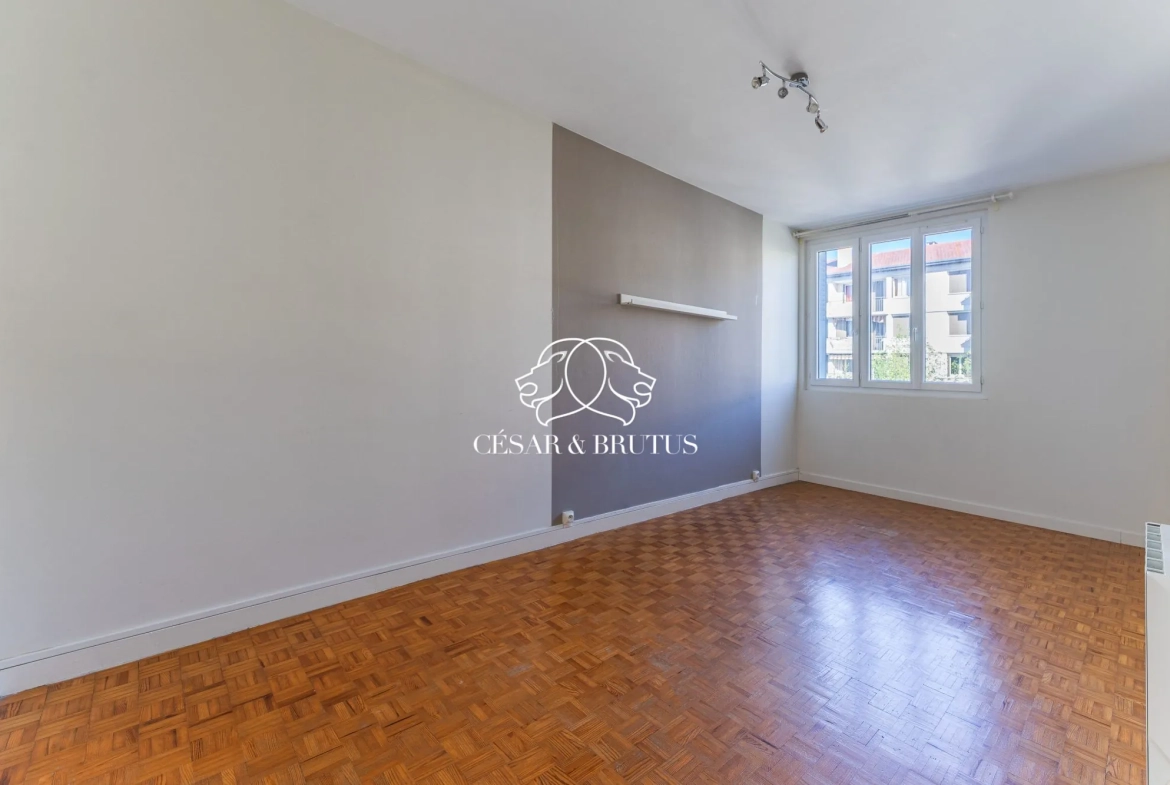 Appartement Lyon 8 - chambre Charmant appartement 2 pièces avec loggia, parking et cave à Lyon 69008 