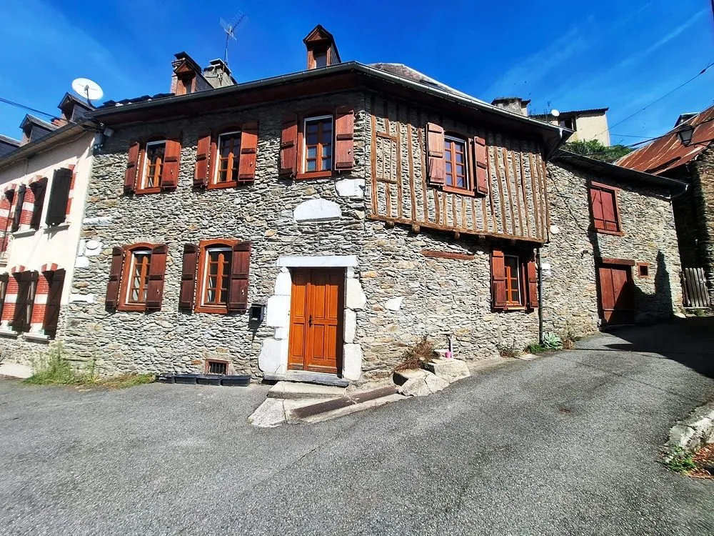 Maison ancienne à vendre à Fos avec charme historique et vue sur les montagnes 
