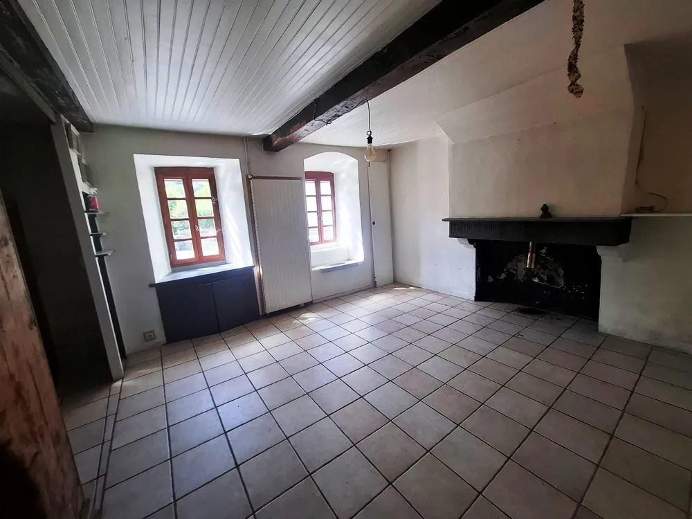 Maison ancienne à vendre à Fos avec charme historique et vue sur les montagnes 