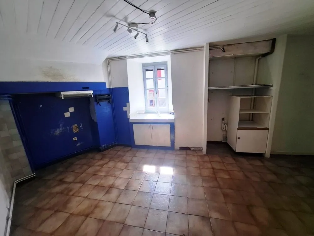 Maison ancienne à vendre à Fos avec charme historique et vue sur les montagnes 