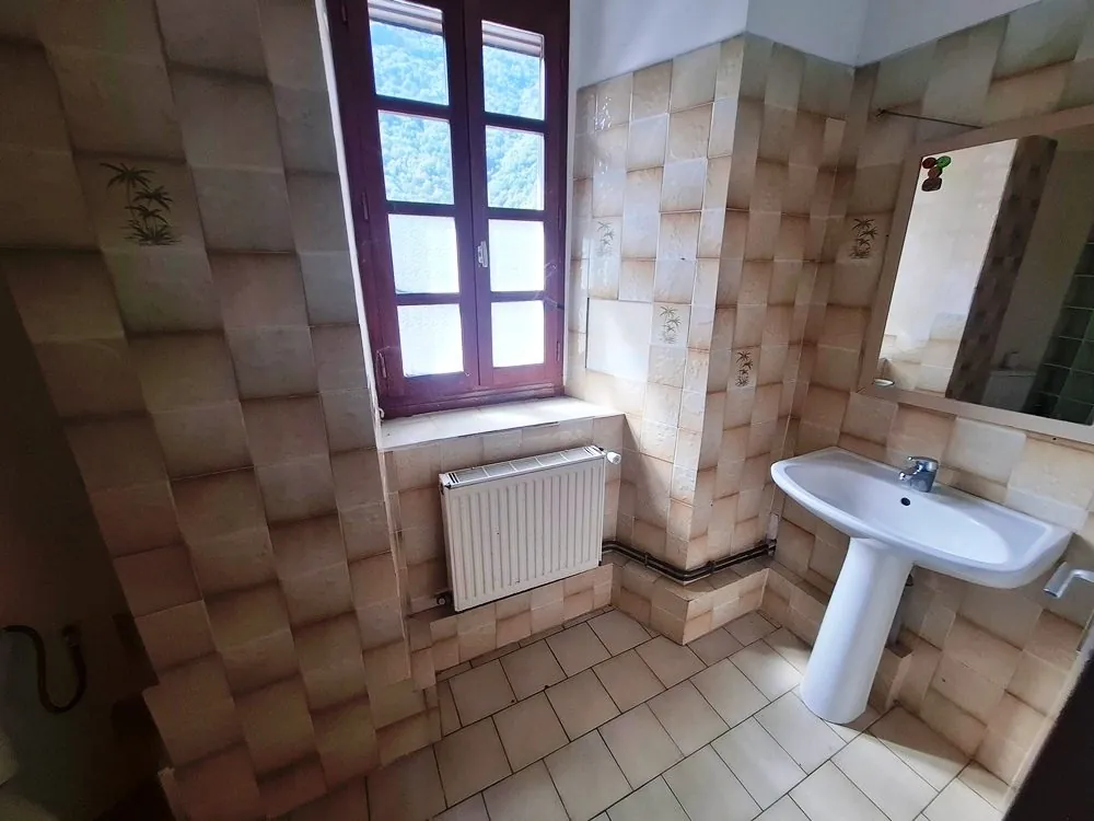 Maison ancienne à vendre à Fos avec charme historique et vue sur les montagnes 