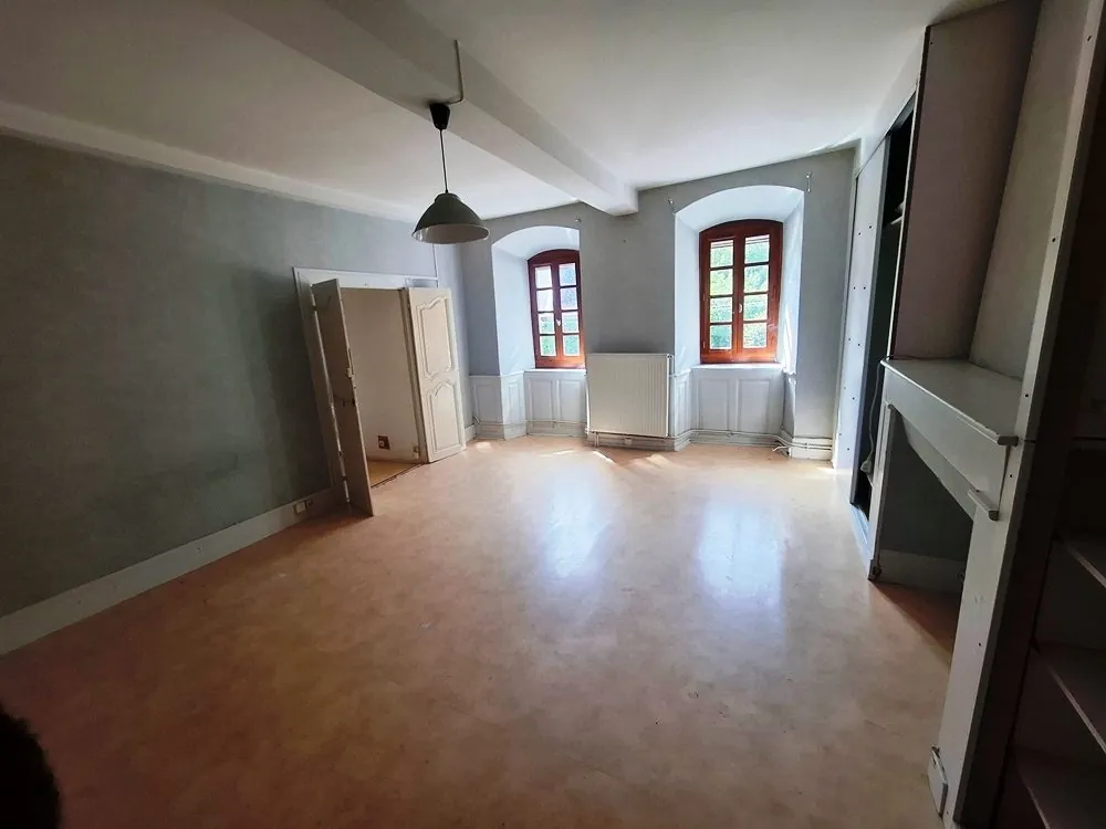 Maison ancienne à vendre à Fos avec charme historique et vue sur les montagnes 