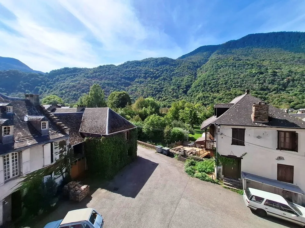 Maison ancienne à vendre à Fos avec charme historique et vue sur les montagnes 