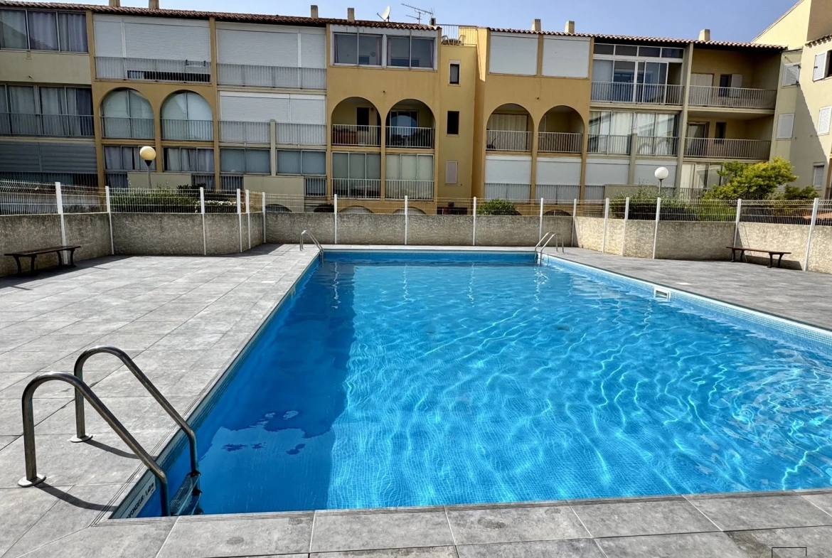 Appartement 3 pièces avec vue mer, piscine et parking à Narbonne plage 