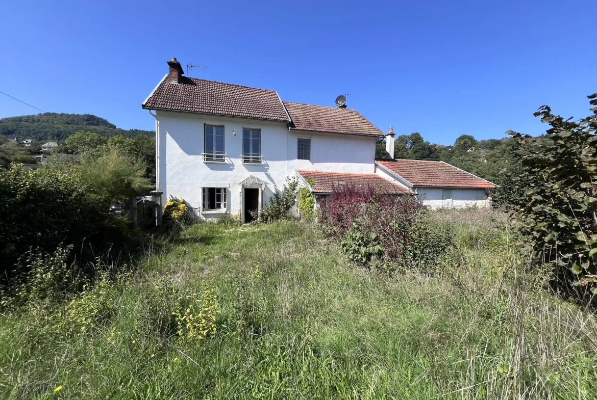 Maison Maison à rénover avec grand terrain et potentiel d'agrandissement à Ydes 