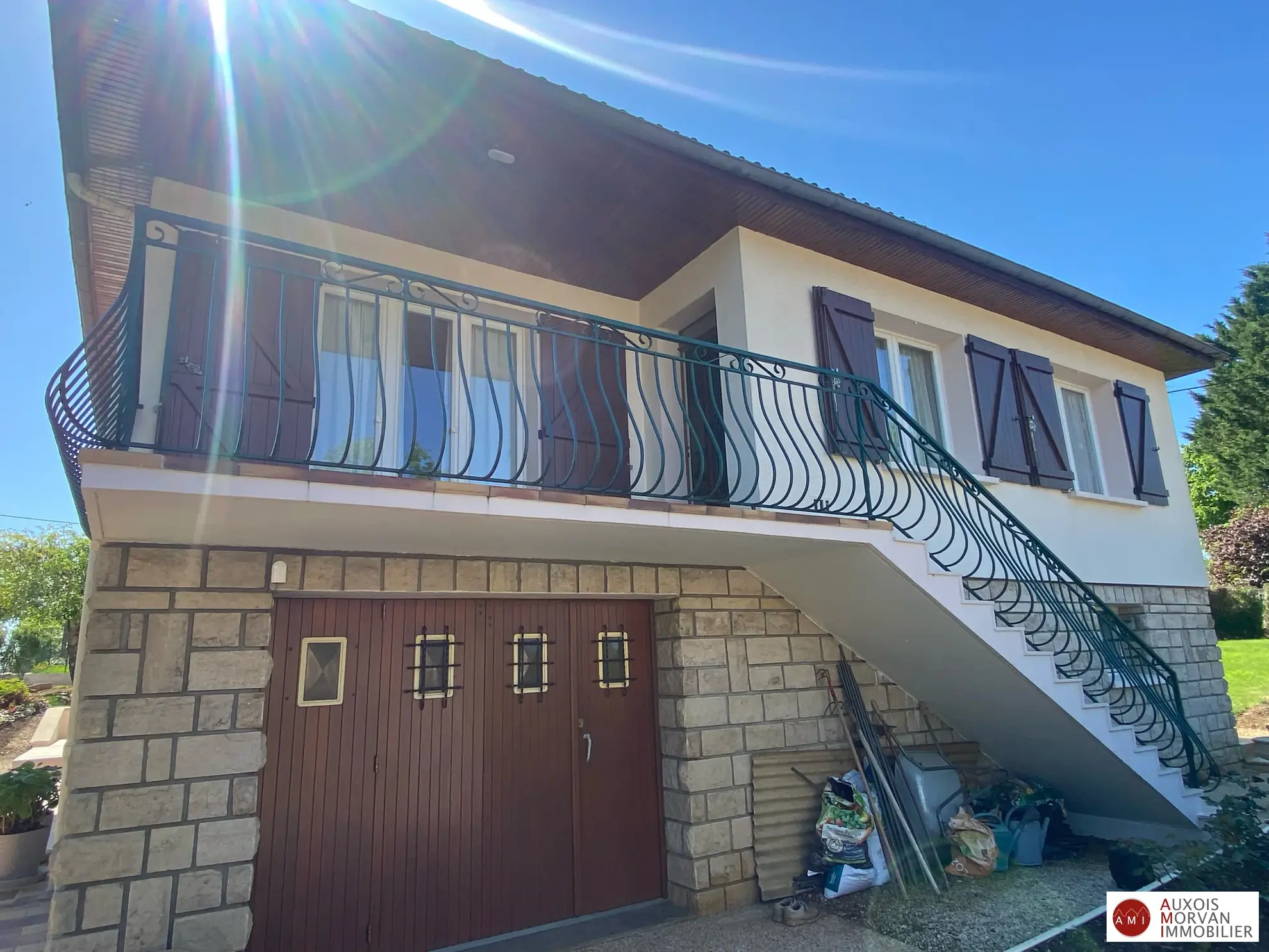 Maison à vendre proche Semur en Auxois - 115 m² avec jardin et garages 