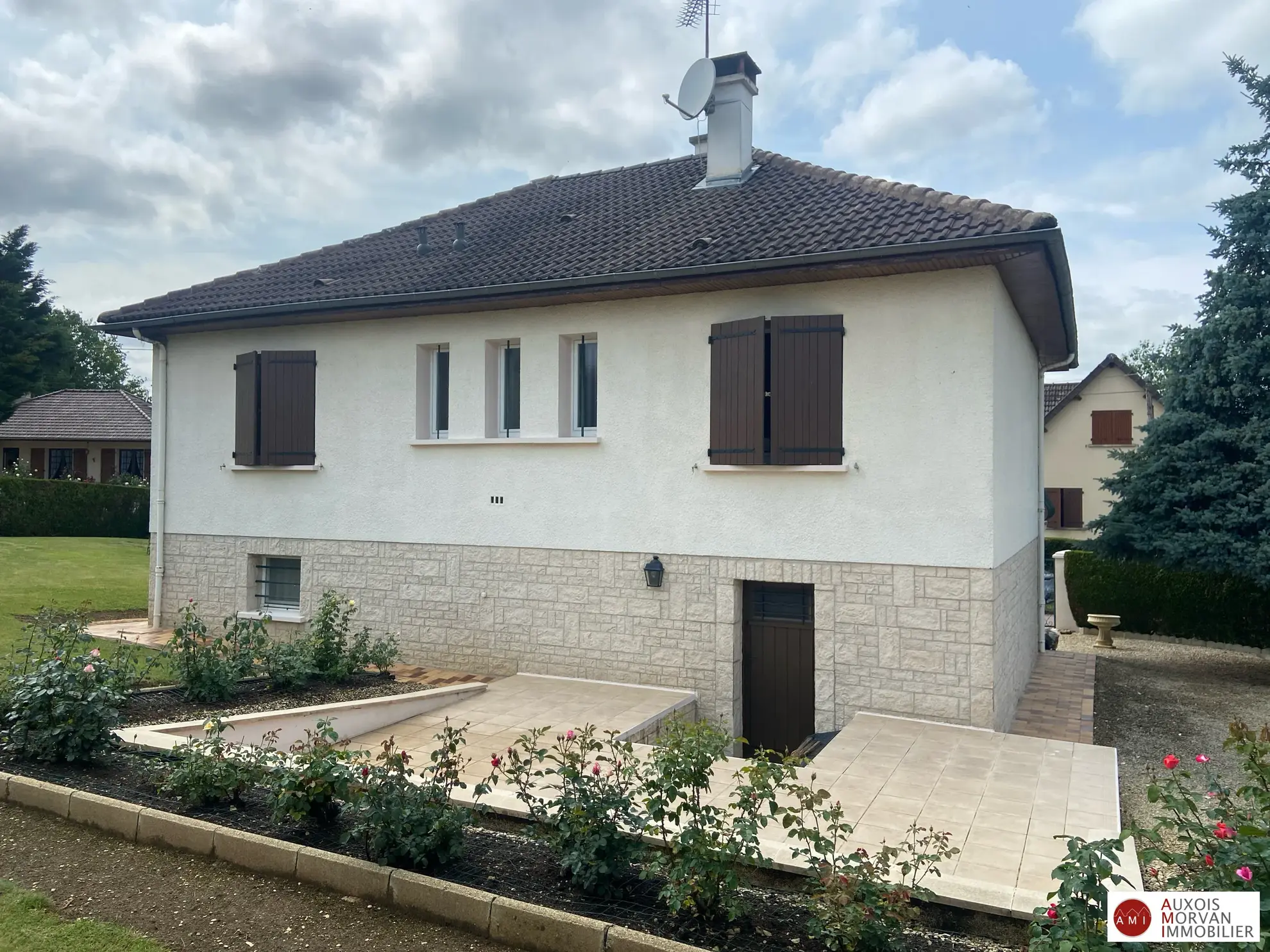 Maison à vendre proche Semur en Auxois - 115 m² avec jardin et garages 