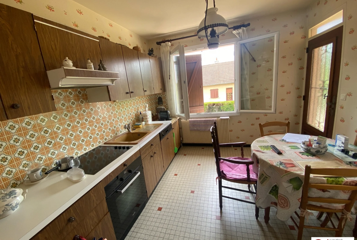 Maison à vendre proche Semur en Auxois - 115 m² avec jardin et garages 