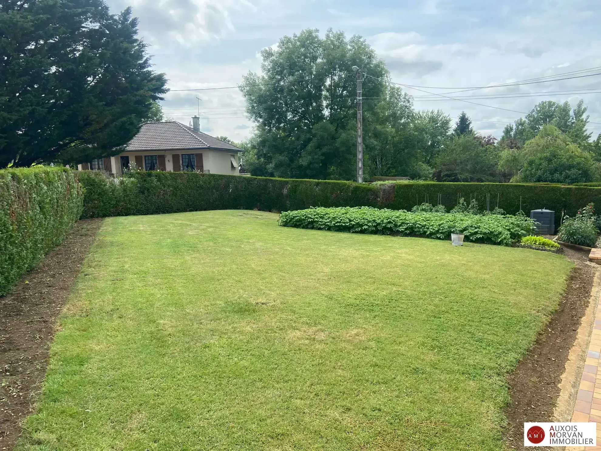 Maison à vendre proche Semur en Auxois - 115 m² avec jardin et garages 