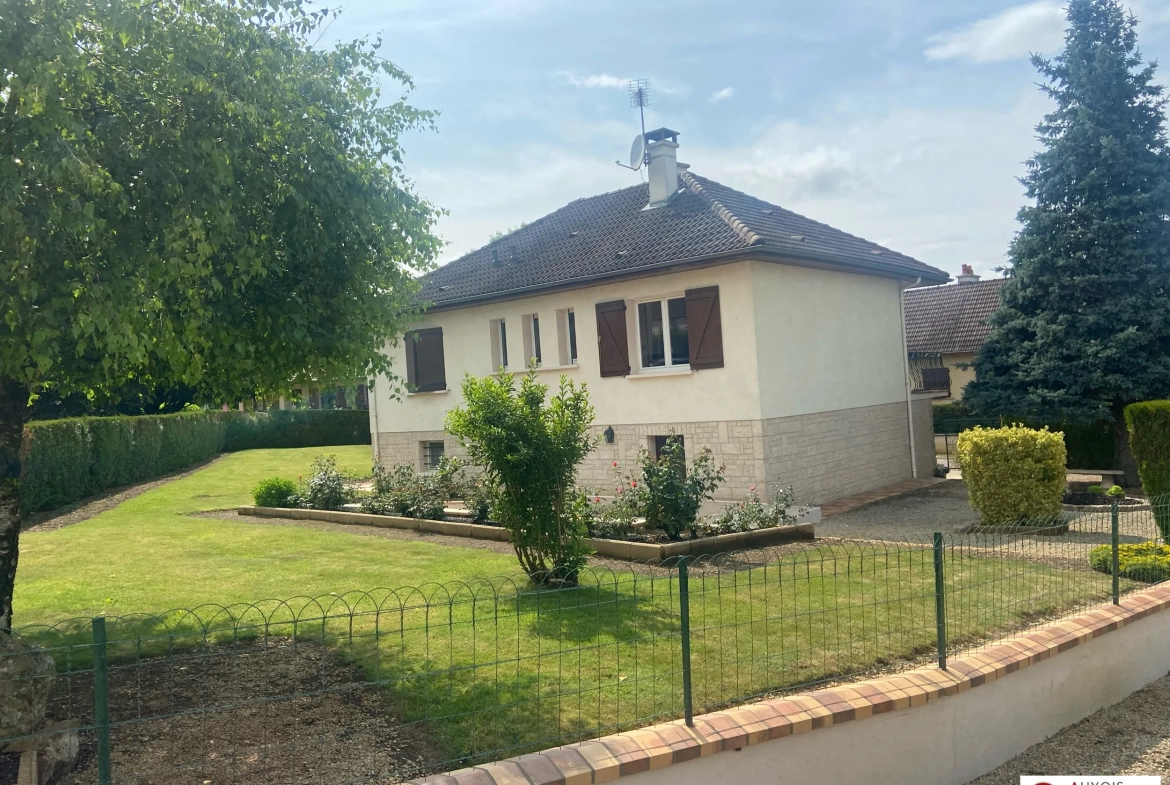 Maison à vendre proche Semur en Auxois - 115 m² avec jardin et garages 
