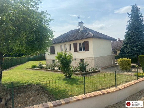 Maison à vendre proche Semur en Auxois - 115 m² avec jardin et garages