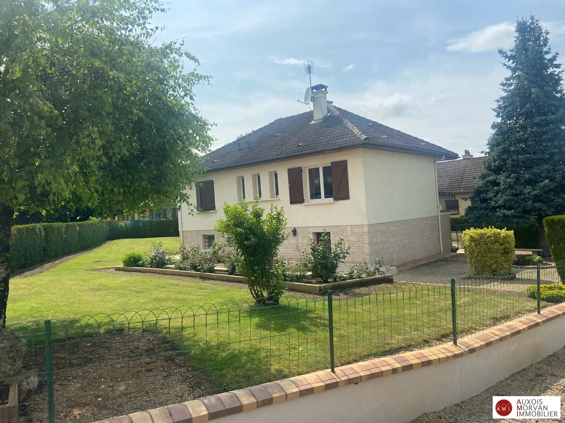 Maison à vendre proche Semur en Auxois - 115 m² avec jardin et garages 