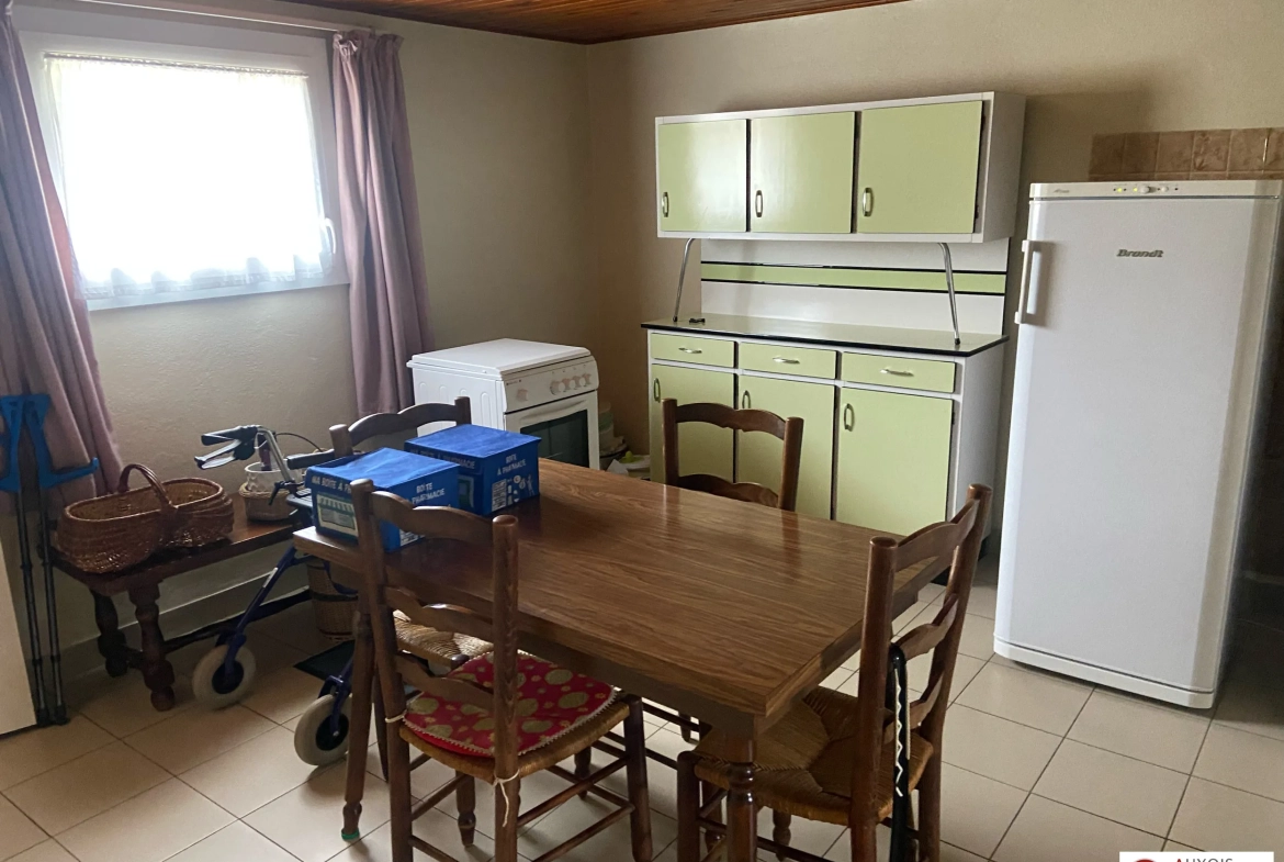 Maison à vendre proche Semur en Auxois - 115 m² avec jardin et garages 