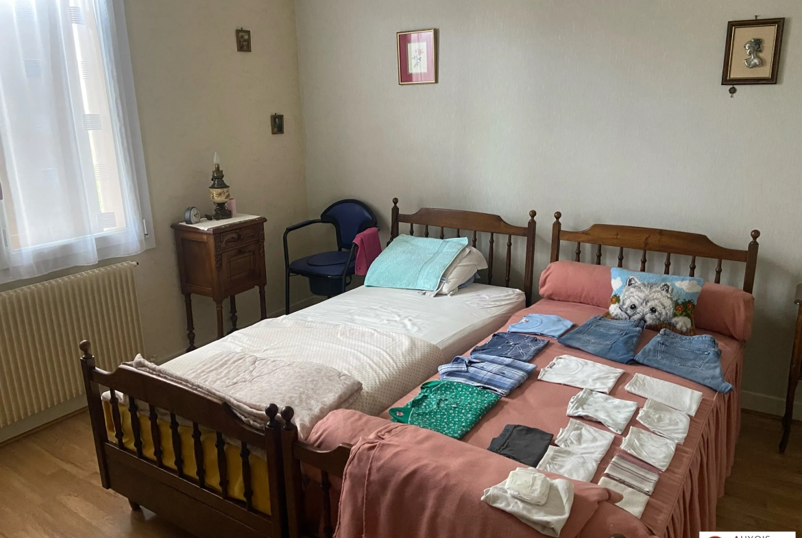 Maison à vendre proche Semur en Auxois - 115 m² avec jardin et garages 