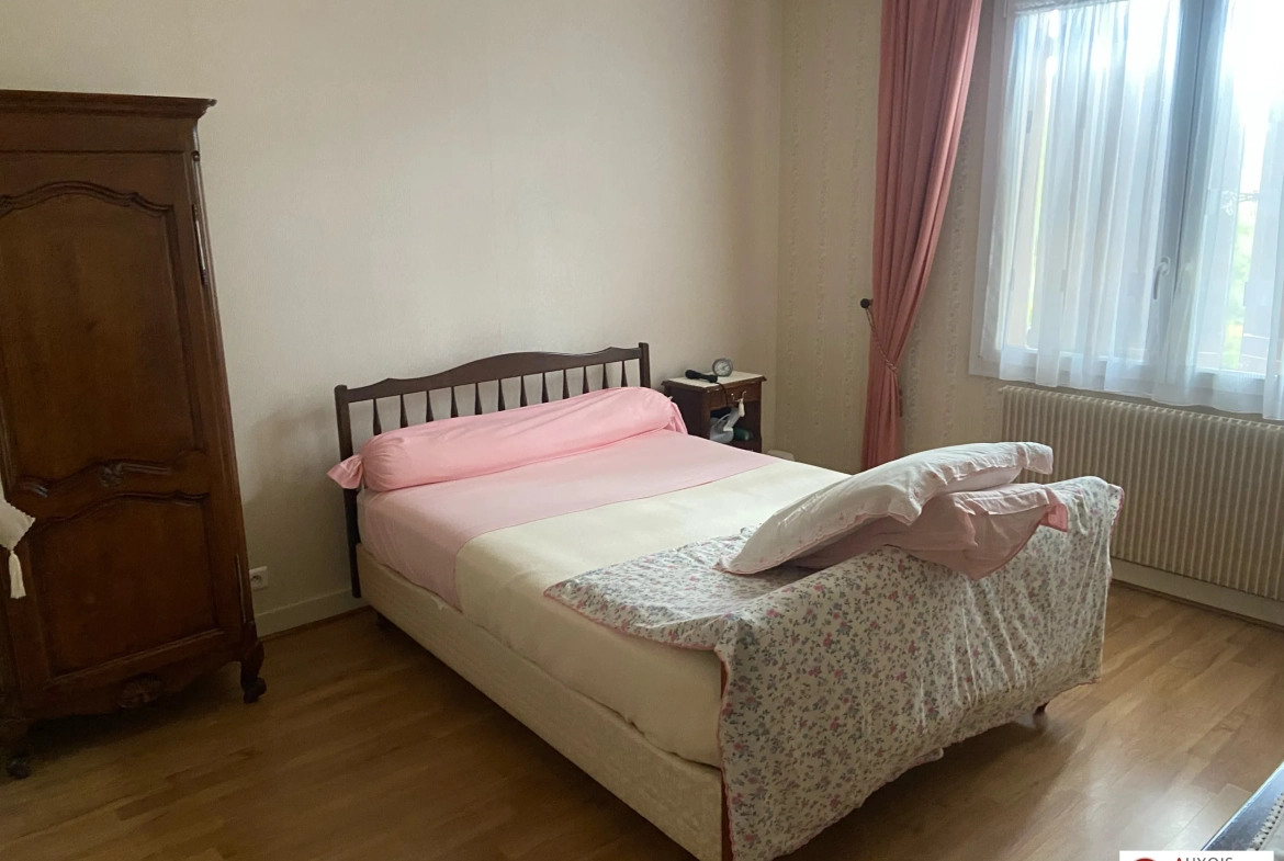 Maison à vendre proche Semur en Auxois - 115 m² avec jardin et garages 