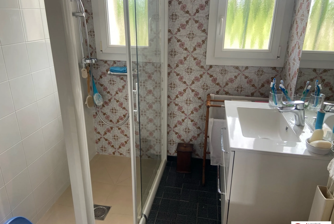 Maison à vendre proche Semur en Auxois - 115 m² avec jardin et garages 