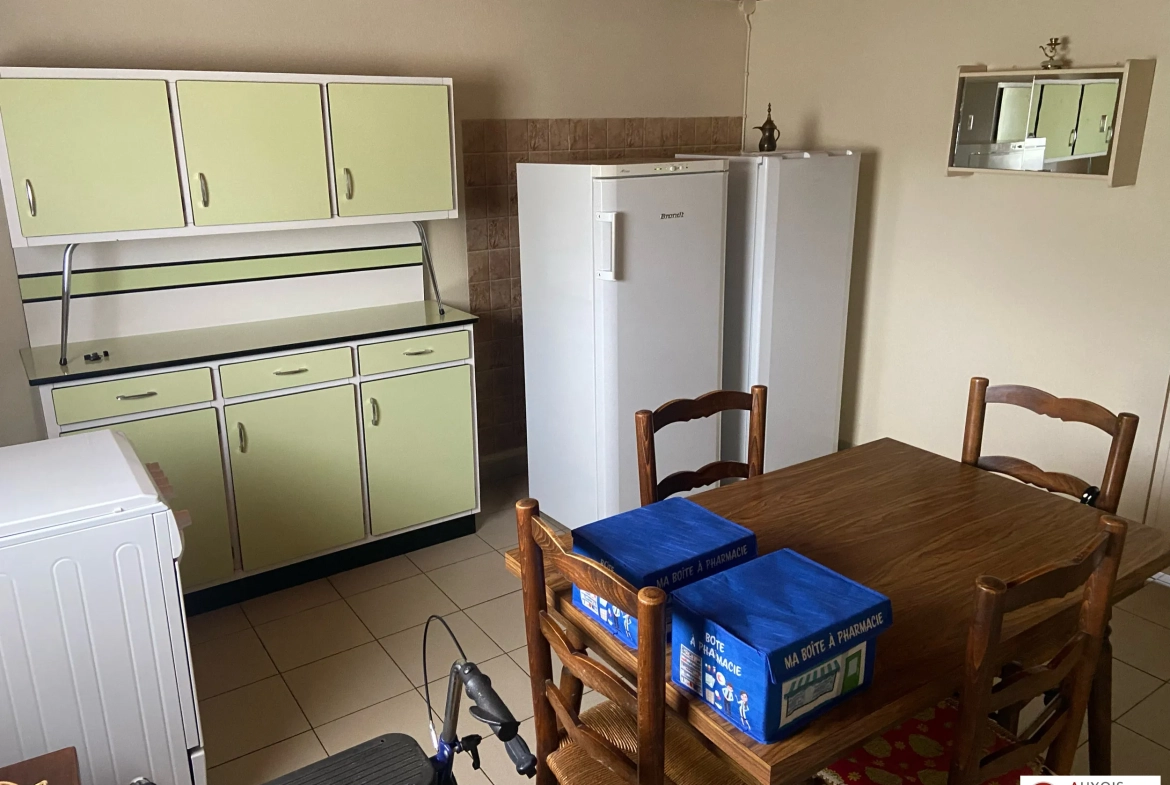 Maison à vendre proche Semur en Auxois - 115 m² avec jardin et garages 