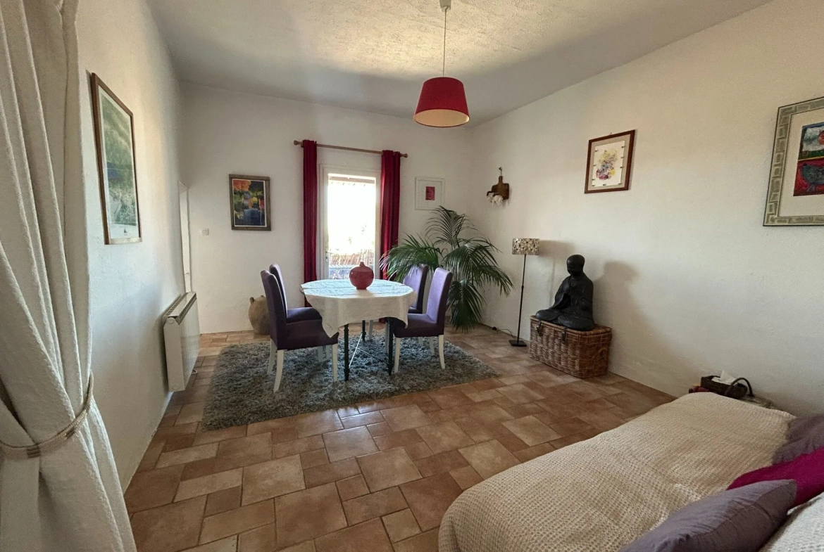 Spacieux Appartement T3 avec Vue à Vaugines, Luberon 
