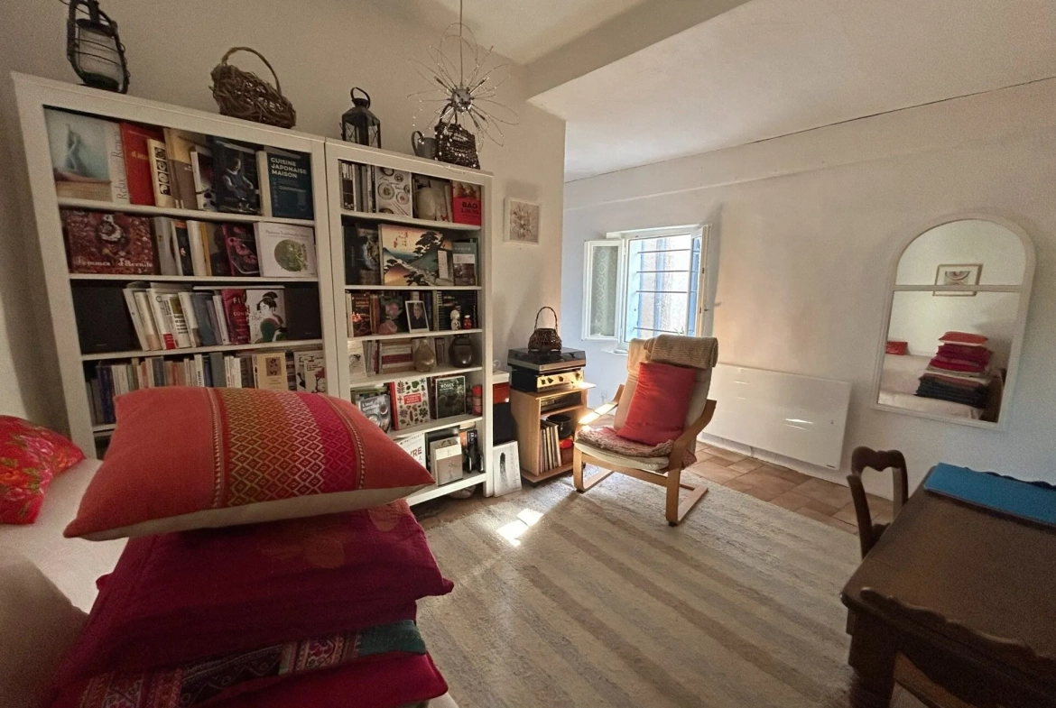 Spacieux Appartement T3 avec Vue à Vaugines, Luberon 
