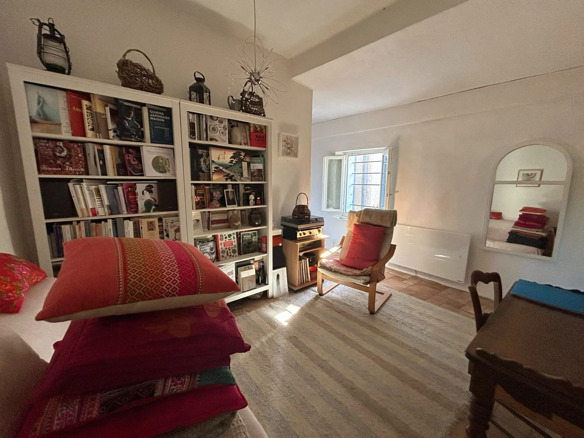 Spacieux Appartement T3 avec Vue à Vaugines, Luberon 